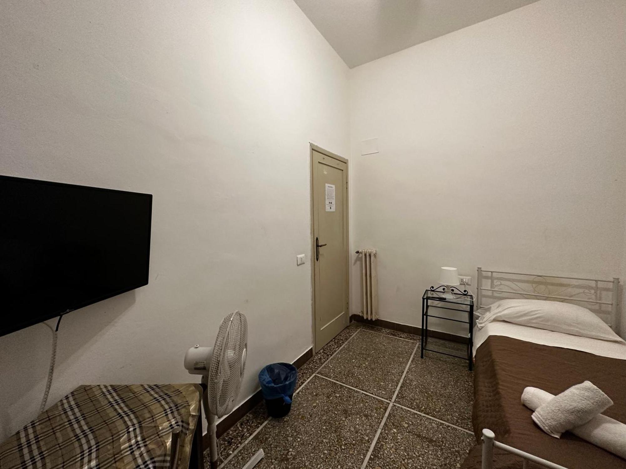 Holiday Pisa Gare 2 Bed & Breakfast エクステリア 写真