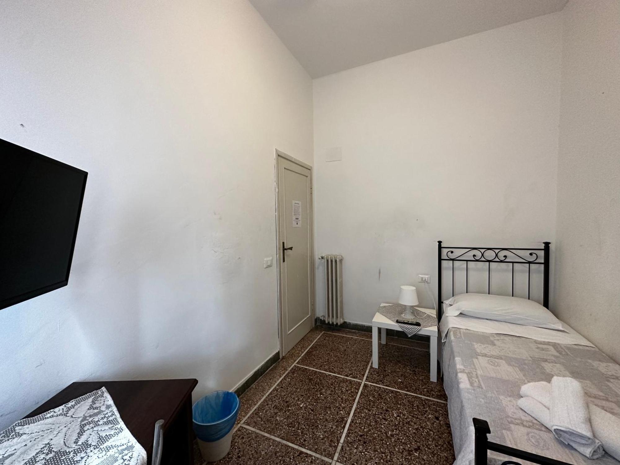 Holiday Pisa Gare 2 Bed & Breakfast エクステリア 写真