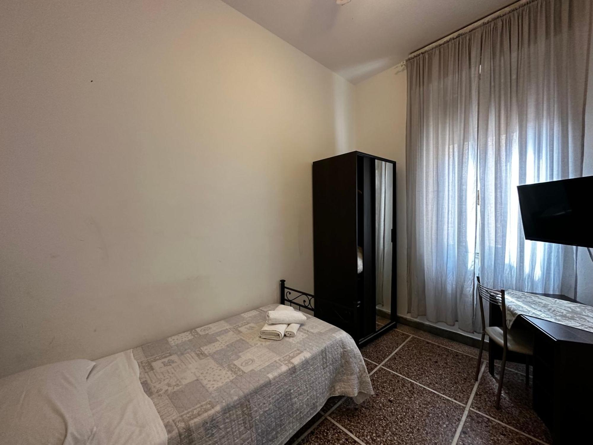 Holiday Pisa Gare 2 Bed & Breakfast エクステリア 写真