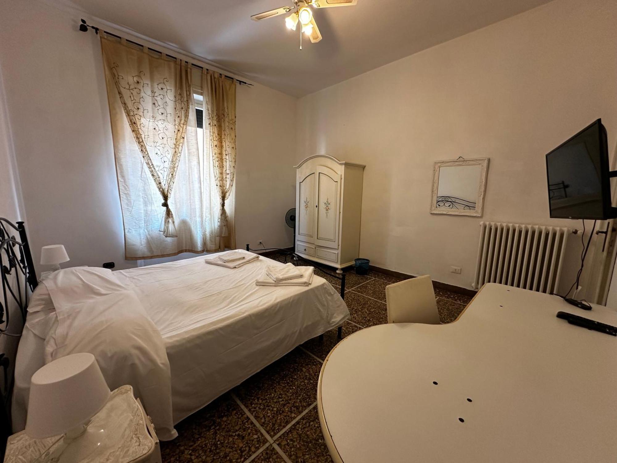 Holiday Pisa Gare 2 Bed & Breakfast エクステリア 写真